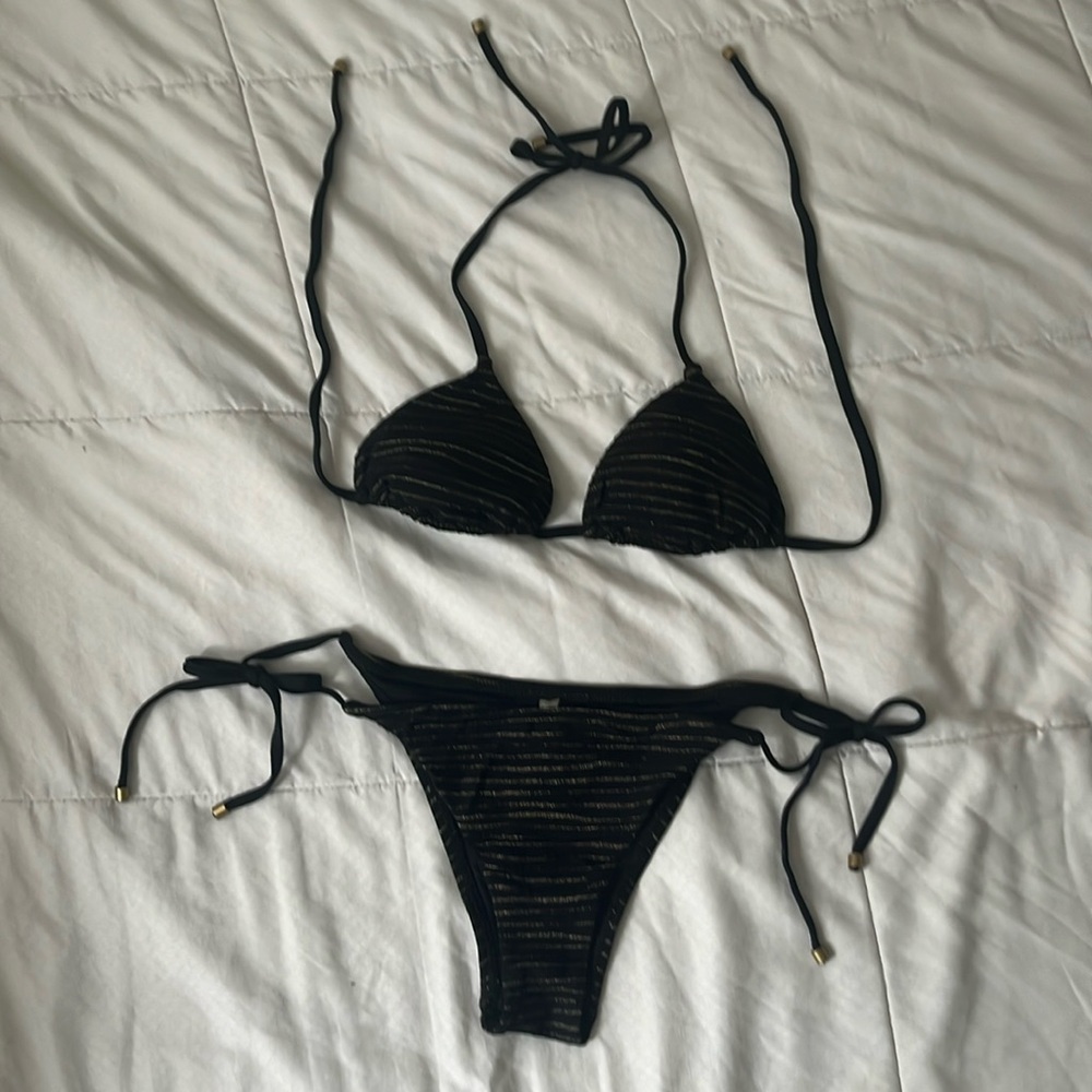 Vitamin A Swim Bikini top and bottom Size S top and Size L bottom